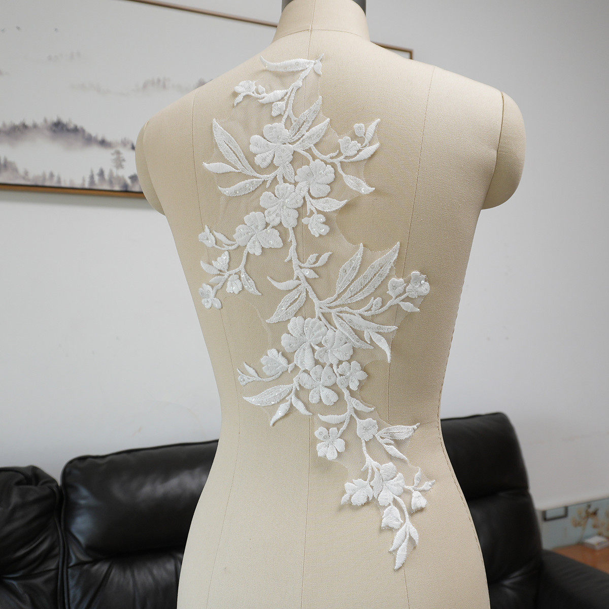 White Floral Leaf Sequins Appl - огляд і ціна Craft Embellishments