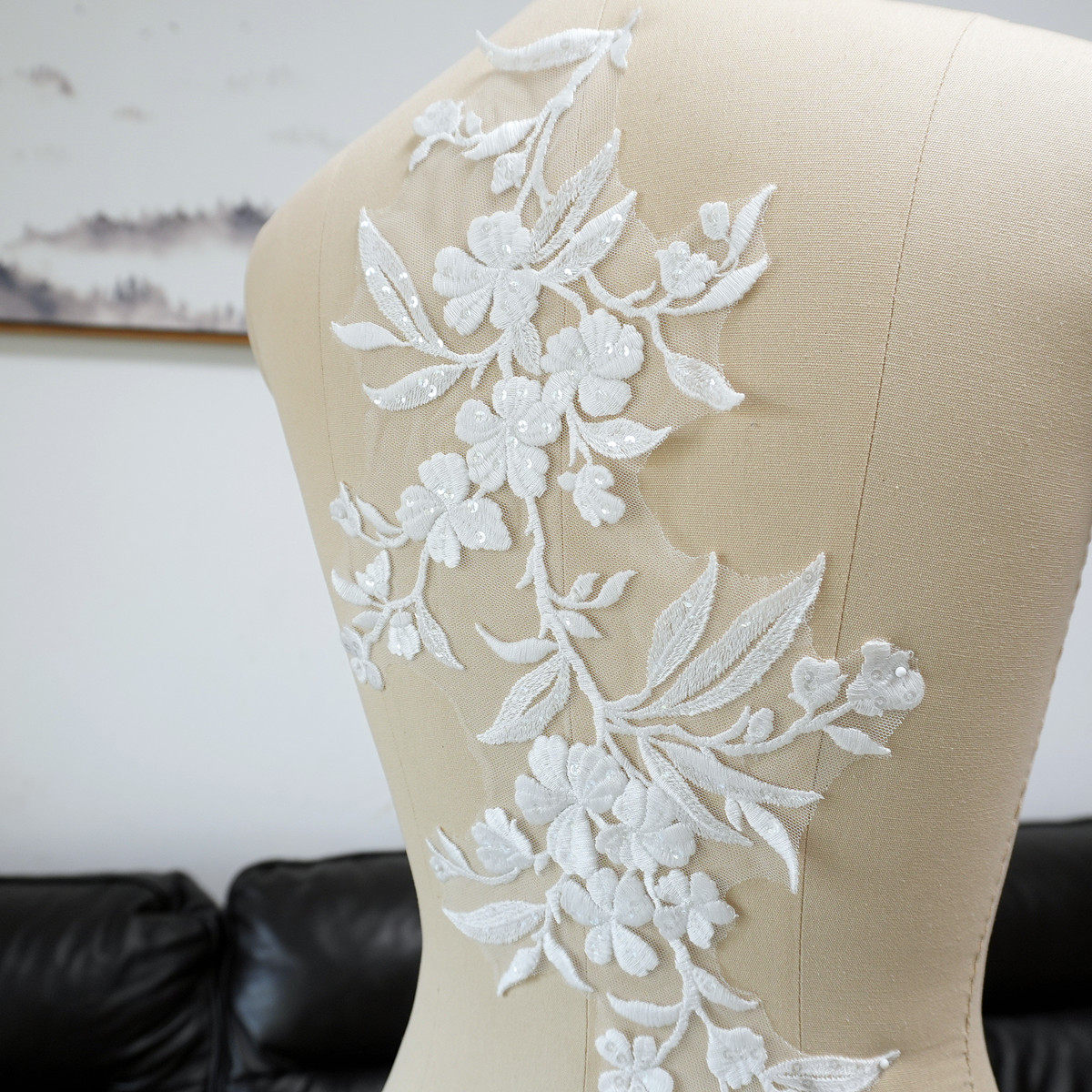 White Floral Leaf Sequins Appl - огляд і ціна Craft Embellishments
