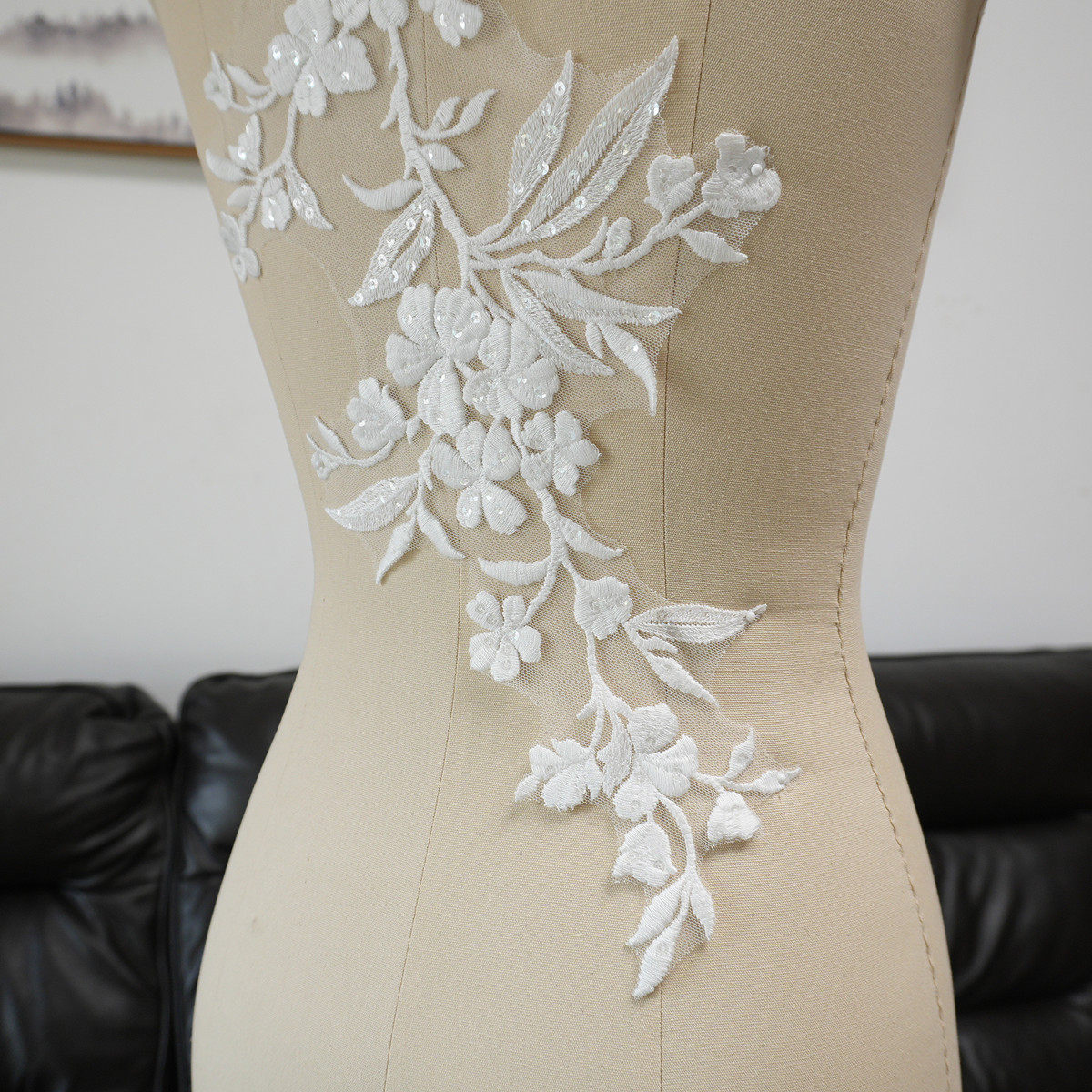 White Floral Leaf Sequins Appl - огляд і ціна Craft Embellishments